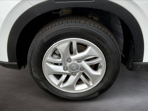 Certified 2025 Hyundai Venue SE image 34