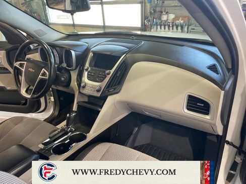 Used 2016 Chevrolet Equinox LT w/ Convenience Package image 40