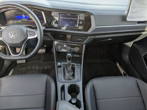 Used 2024 Volkswagen Jetta SE image 17