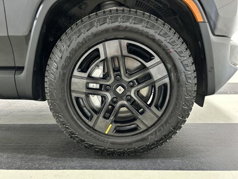 Used 2024 Rivian R1T Adventure Dual AWD/4WD image 11