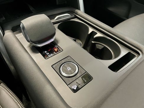 Certified 2024 Land Rover Discovery S image 20