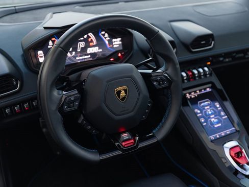 Used 2020 Lamborghini Huracan EVO image 34