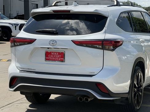 Used 2023 Toyota Highlander XSE FWD image 7