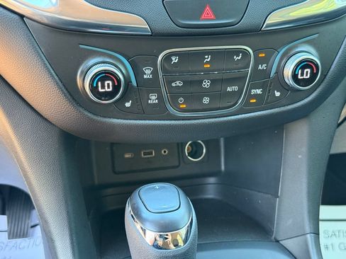 Used 2021 Chevrolet Equinox LT FWD image 21