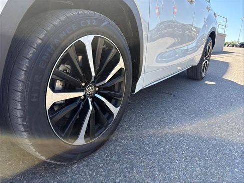 Certified 2021 Toyota Highlander XSE FWD image 13