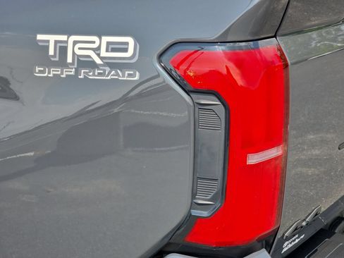 Used 2025 Toyota Tacoma TRD Off-Road AWD/4WD image 32