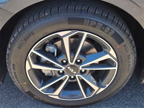 Used 2023 Kia Forte LXS FWD image 12