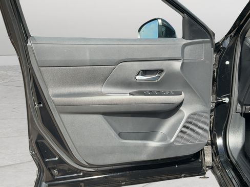 Used 2025 Nissan Kicks SV FWD image 17