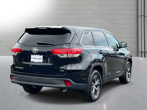 Used 2018 Toyota Highlander LE AWD/4WD image 6