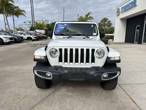 Used 2019 Jeep Wrangler Unlimited Sahara w/ Dual Top Group AWD/4WD image 8
