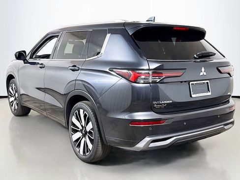 Used 2025 Mitsubishi Outlander SEL image 6