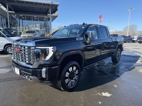 Used 2024 GMC Sierra 3500 Denali w/ Denali Reserve Package image 3