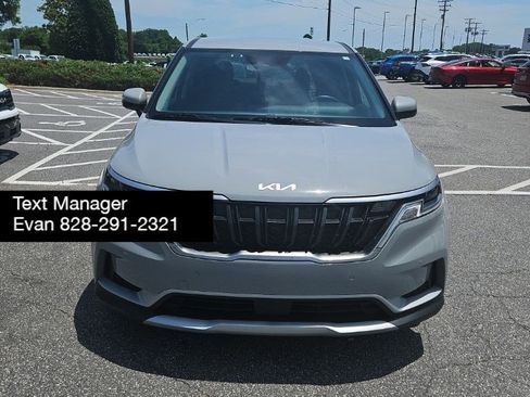 Used 2024 Kia Carnival EX FWD image 2