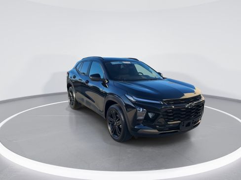 Certified 2025 Chevrolet Trax ACTIV w/ Sunroof Package image 2