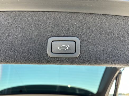 Used 2017 Volvo XC60 T6 Dynamic w/ Preferred Option Package image 23