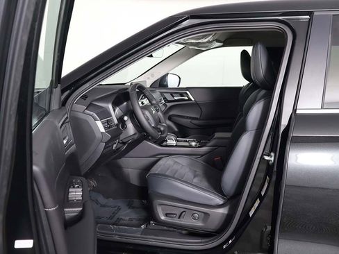 New 2026 Mitsubishi Outlander SE image 32