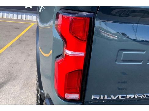 Used 2025 Chevrolet Silverado 2500 ZR2 AWD/4WD image 31