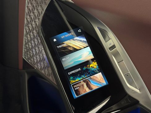 Used 2023 BMW i7 xDrive60 w/ Executive Package 2 image 40