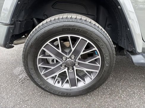 Used 2022 Jeep Wrangler Unlimited Sahara image 33