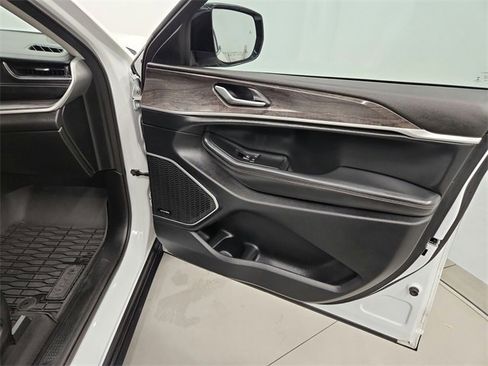 Used 2021 Jeep Grand Cherokee L Limited image 36