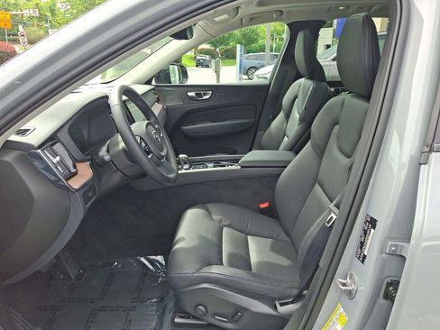 Certified 2024 Volvo XC60 B5 Plus w/ Climate Package AWD/4WD image 14