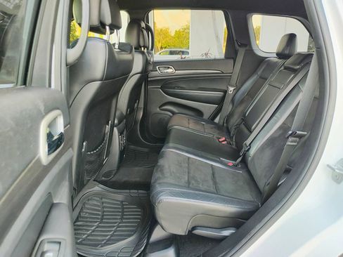 Used 2018 Jeep Grand Cherokee Laredo image 12