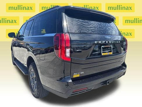 Used 2025 Ford Expedition Active RWD image 9