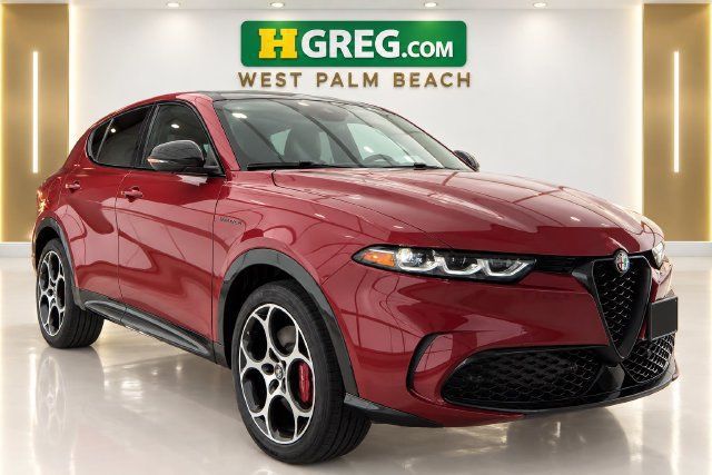Used 2024 Alfa Romeo Tonale Veloce w/ Premium Interior Package AWD/4WD image 4