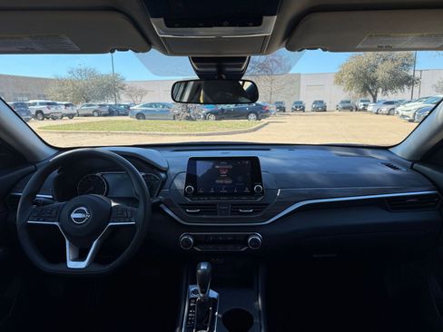 Used 2025 Nissan Altima 2.5 SV image 34