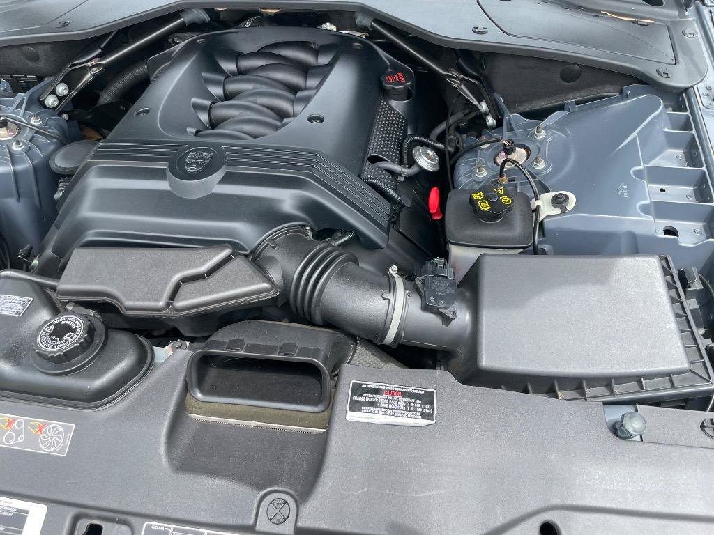Used 2004 Jaguar XJ8 RWD image 34