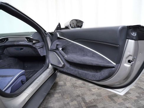Certified 2024 Ferrari Roma Spider RWD image 15