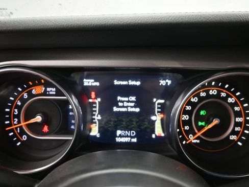 Used 2019 Jeep Wrangler Unlimited Sahara w/ Dual Top Group AWD/4WD image 15