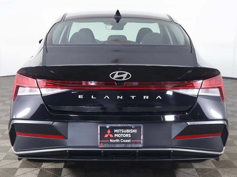 Used 2025 Hyundai Elantra SEL FWD image 12