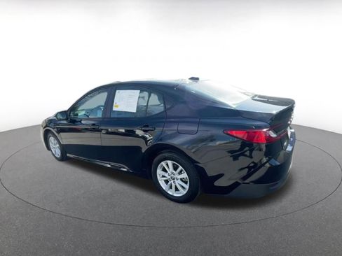 Used 2025 Toyota Camry LE image 10