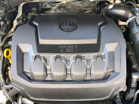 Certified 2023 Volkswagen Tiguan SE R-Line FWD image 32