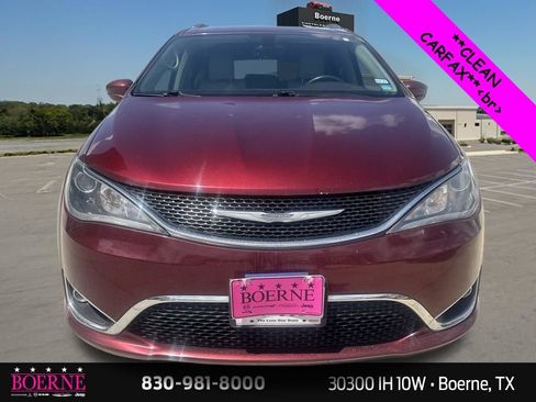 Used 2017 Chrysler Pacifica Touring-L Plus FWD image 5