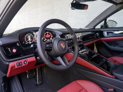Certified 2025 Porsche Panamera 4 AWD/4WD image 6