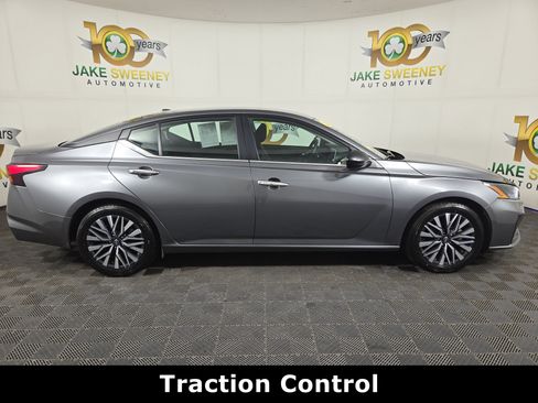 Used 2024 Nissan Altima 2.5 SV FWD image 10