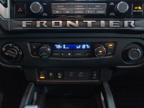 Used 2025 Nissan Frontier SV w/ SV Convenience Package image 16