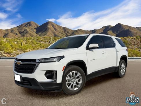 Used 2023 Chevrolet Traverse LS w/ Safety Package image 2