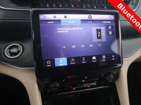 Used 2025 Jeep Grand Cherokee Limited image 24