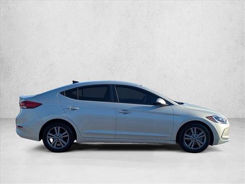 Used 2017 Hyundai Elantra SE FWD image 4