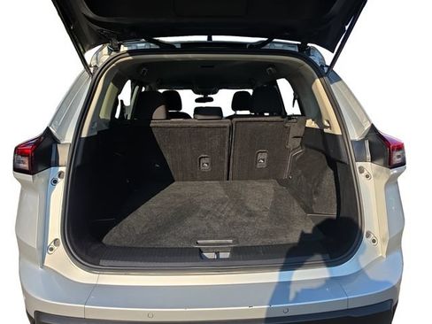 Used 2024 Nissan Rogue S FWD image 18
