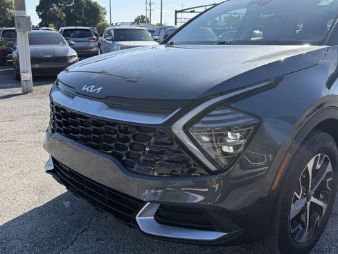Certified 2024 Kia Sportage EX w/ EX Premium Package AWD/4WD image 10