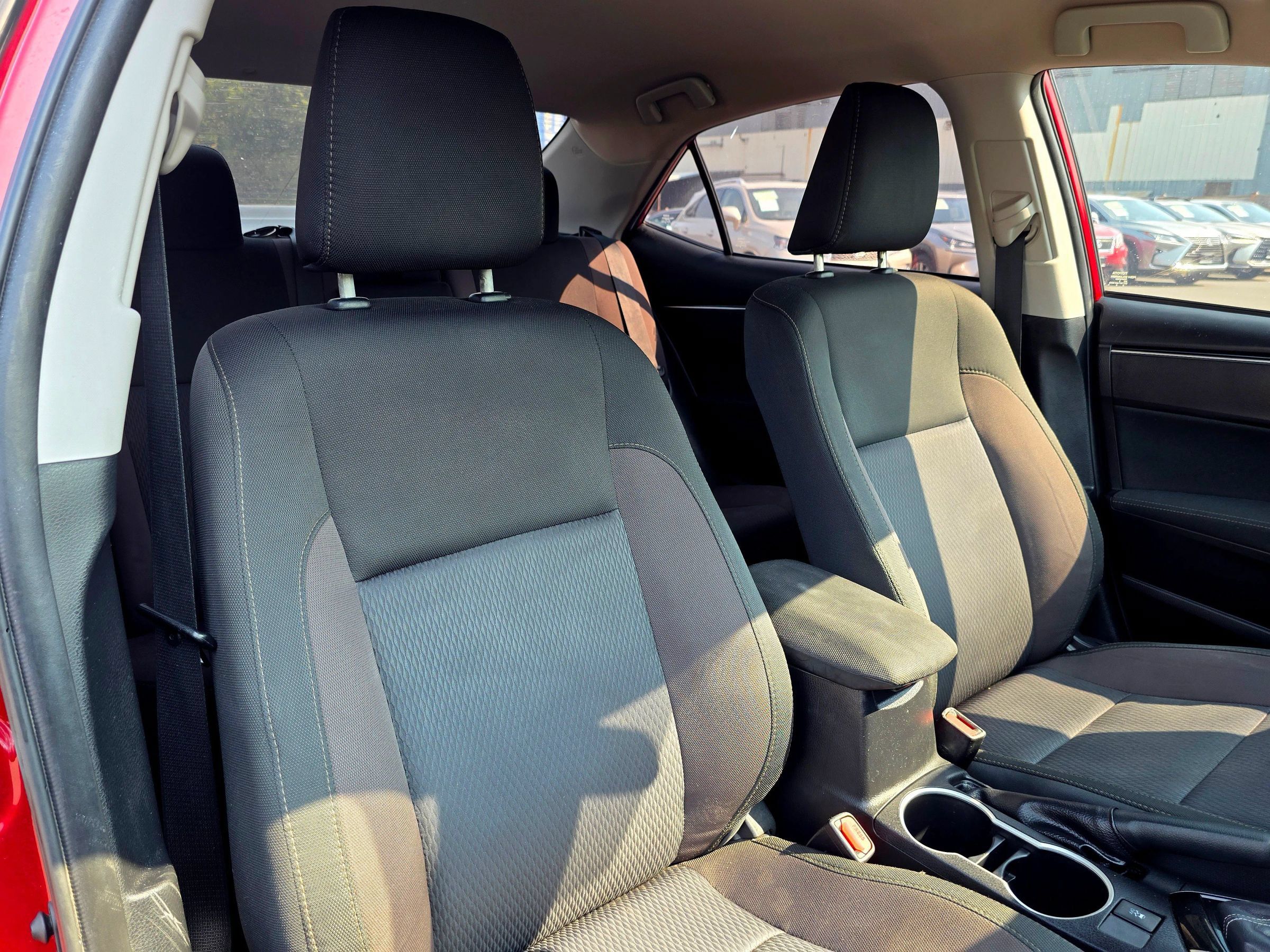 Used 2017 Toyota Corolla LE w/ Carpet Mat Package (TMS) FWD image 41