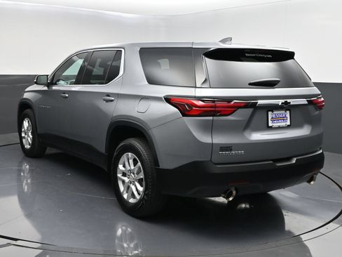 Used 2023 Chevrolet Traverse LS w/ Safety Package FWD image 5