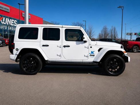 Used 2021 Jeep Wrangler Unlimited Sahara AWD/4WD image 11