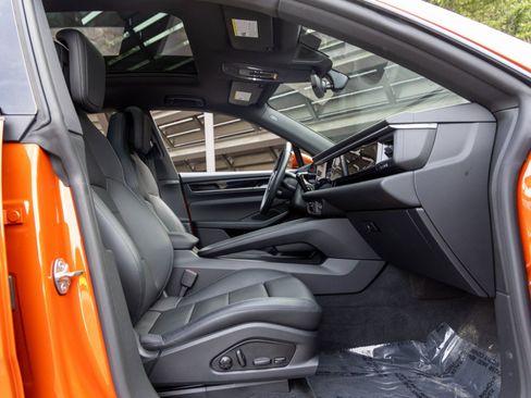 Certified 2025 Porsche Macan Electric image 55