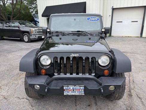 Used 2009 Jeep Wrangler Rubicon w/ Dual Top Group AWD/4WD image 2