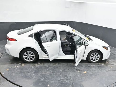 Used 2025 Toyota Corolla LE image 64